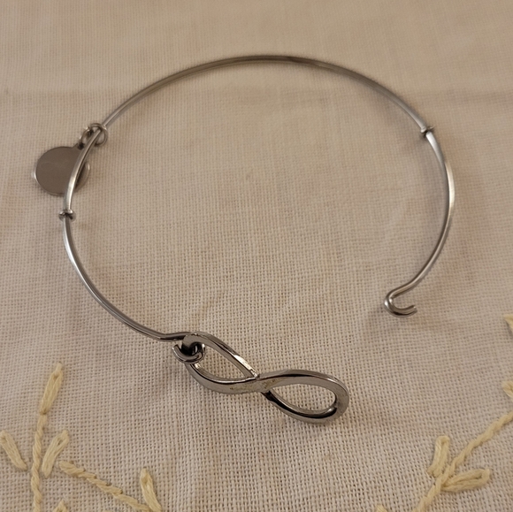 Jilzara Infinity Bracelet - Picture 3 of 3
